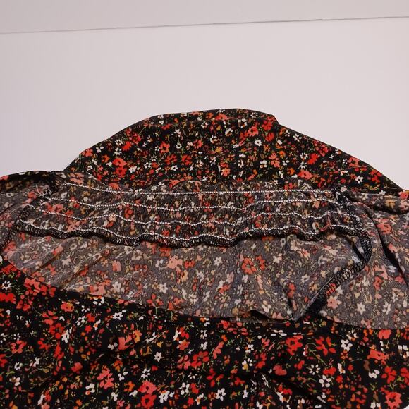 Lucy & Laurel Women's Medium Black and Red Floral Blouse with Flutter Sleeves - Picture 6 of 7